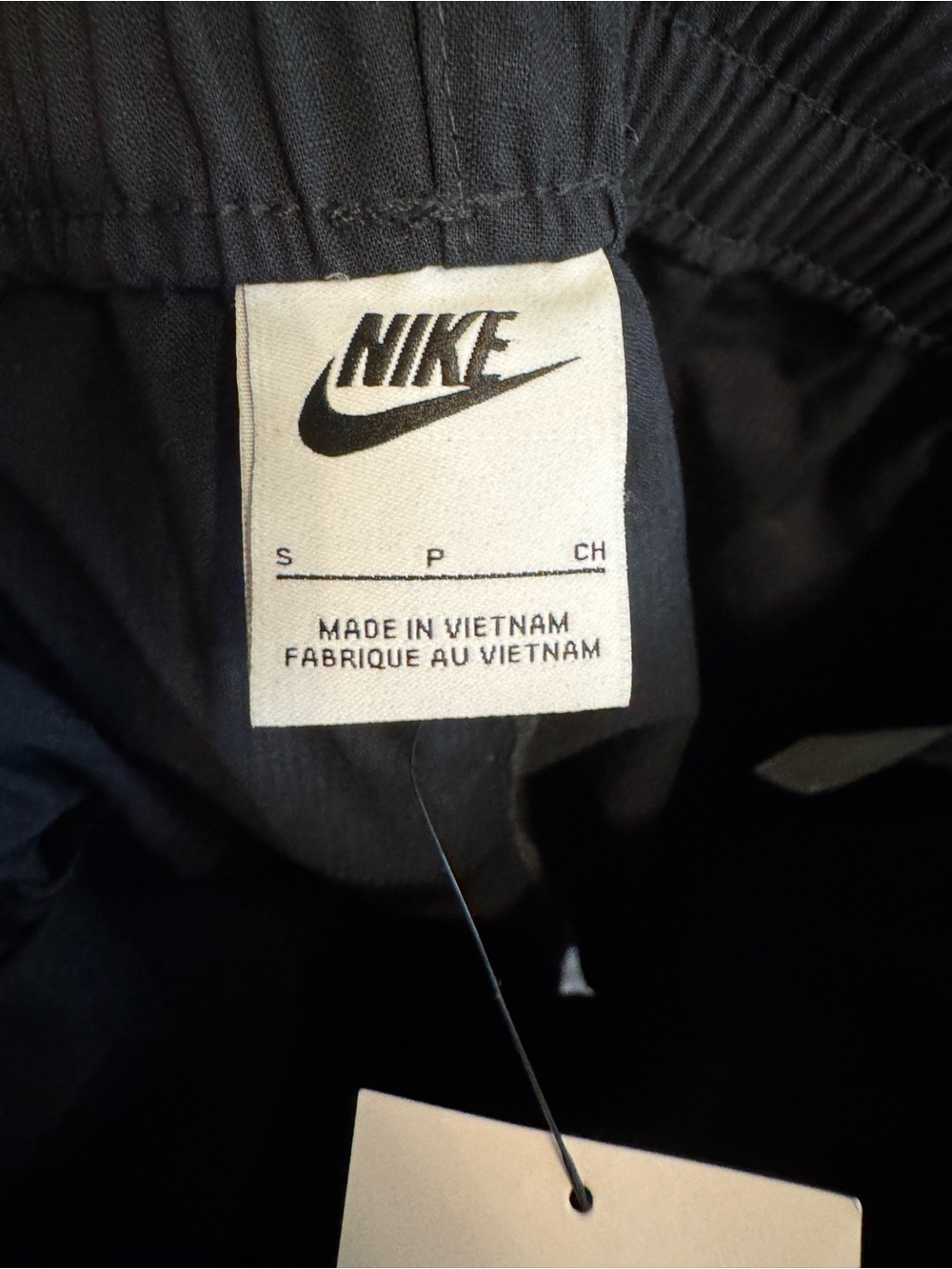 Nike Sportswear Women's Mid-Rise Oversized Woven Cargo Pants - Picture 4 of 6